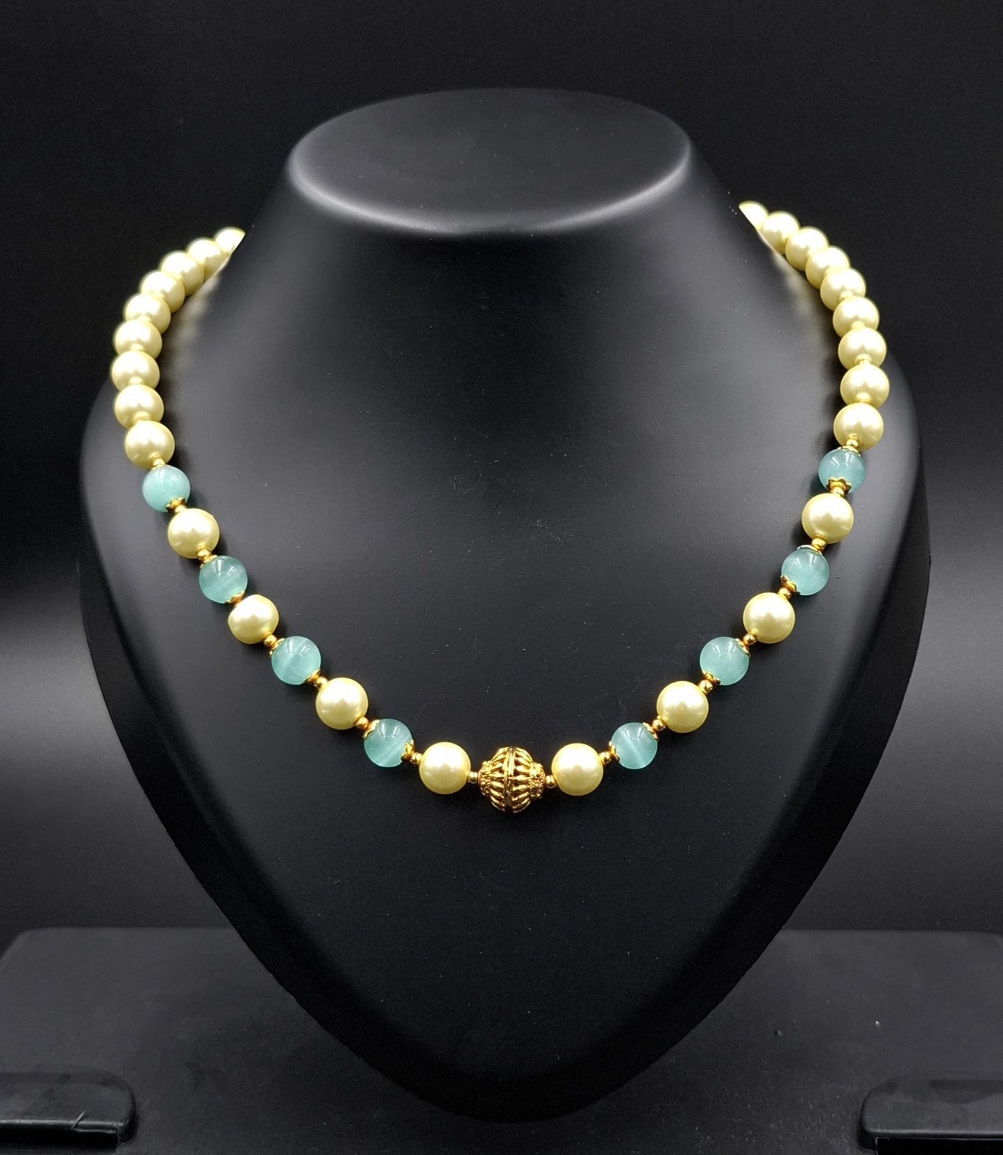 Light Green & Off-White Beads Necklace – Soothing Tones, Effortless Grace