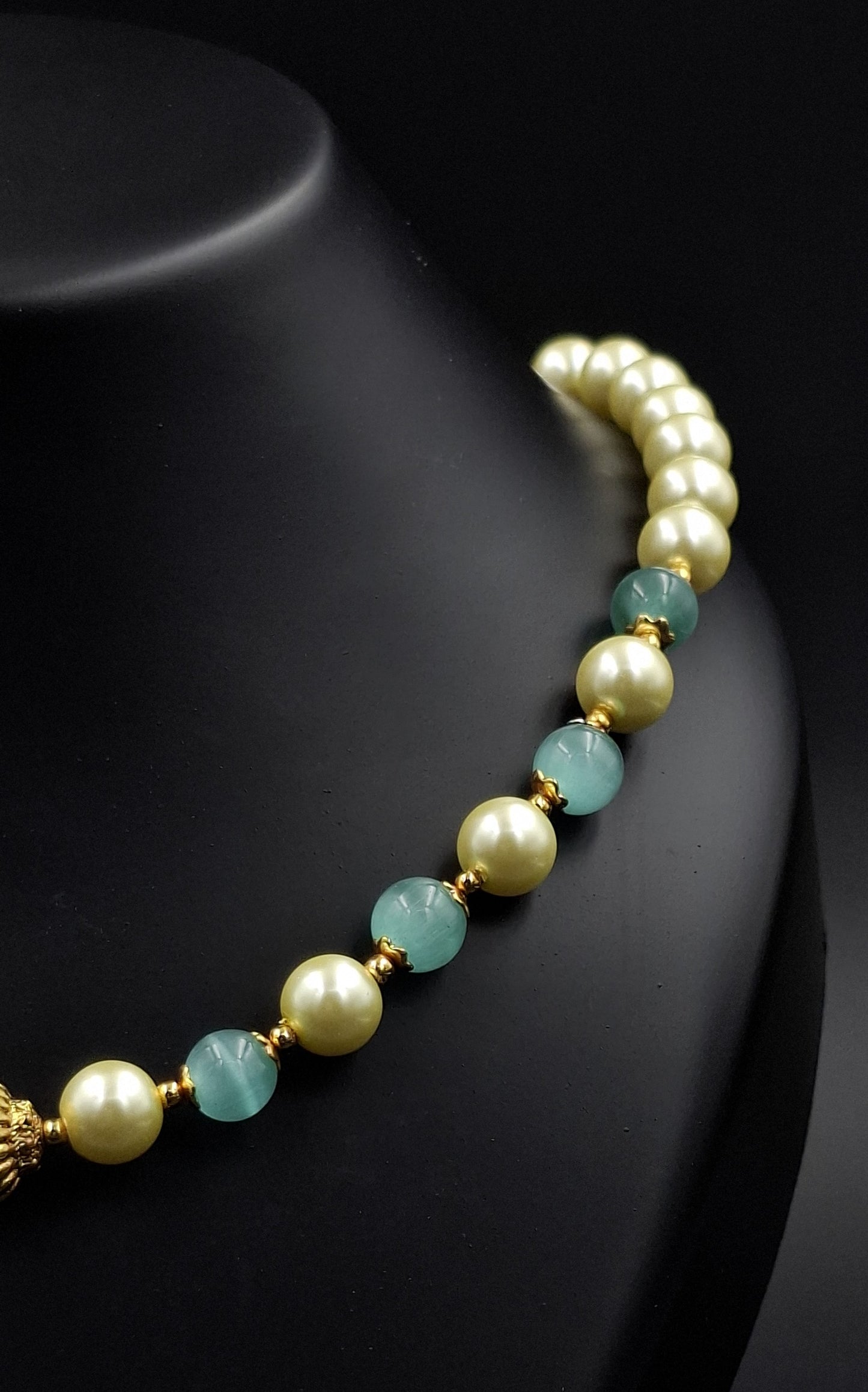 Light Green & Off-White Beads Necklace – Soothing Tones, Effortless Grace