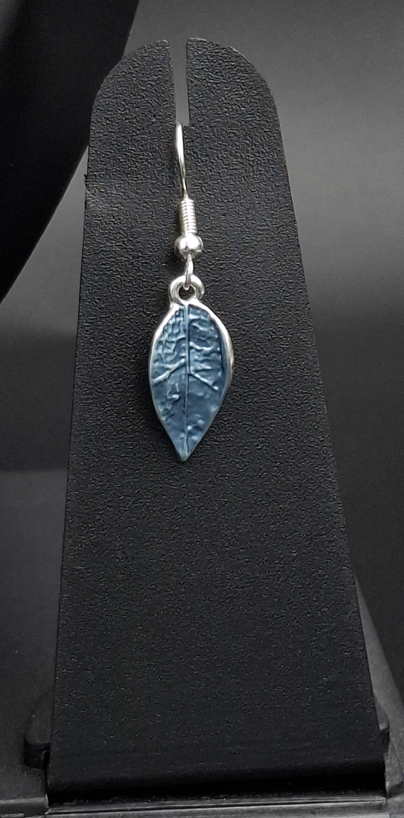 Leaf Motif Necklace - Blue & Silver Details