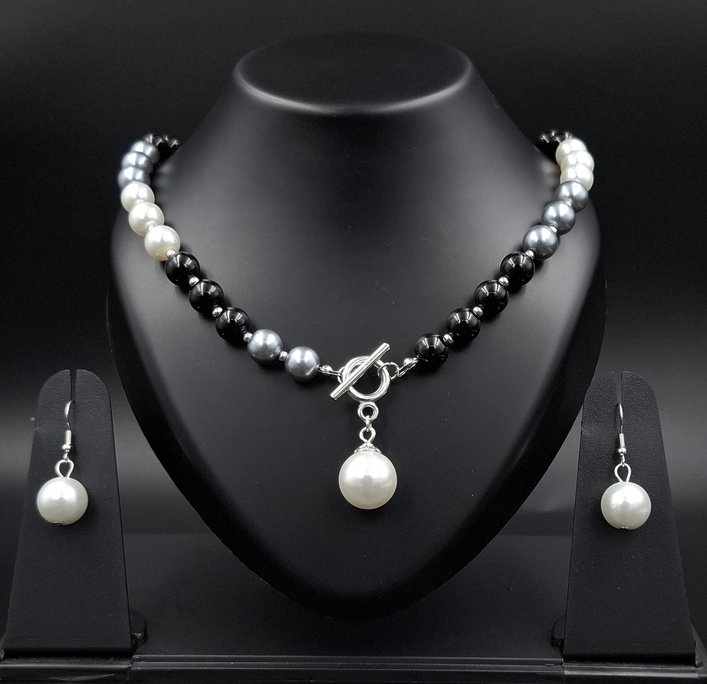 Monochrome Pearl Balance Necklace Set