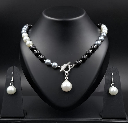 Monochrome Pearl Balance Necklace Set