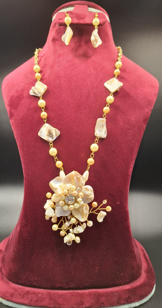 Ivory Bloom Pendant Necklace